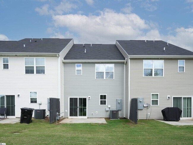 Foto del edificio - 237 Roudwood Dr