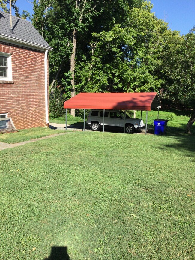 Shared Carport - 343 S 2nd Ave