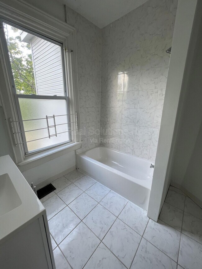 Foto del edificio - 164 Forest Ave