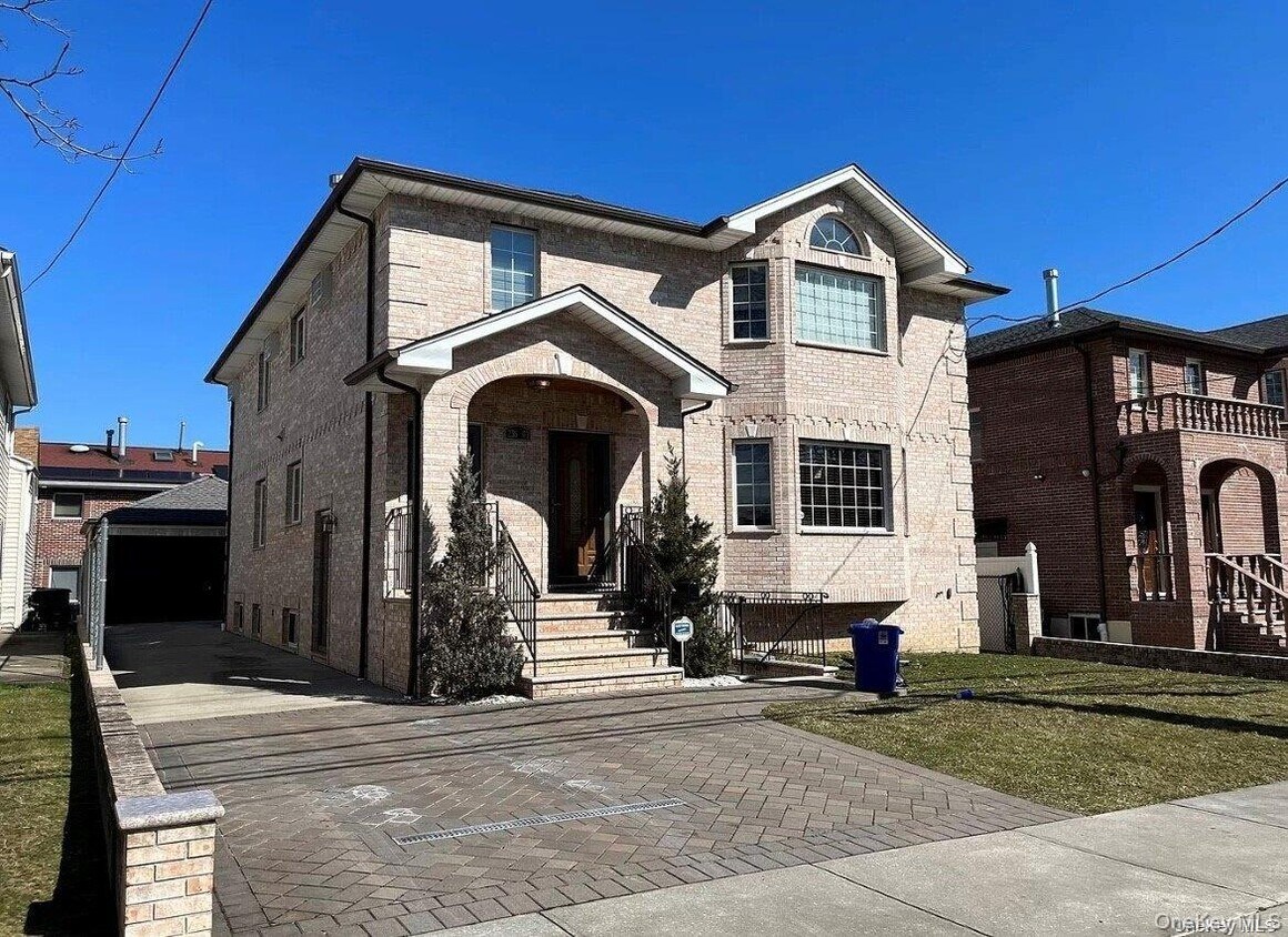 Foto principal - 256-07 60th Ave