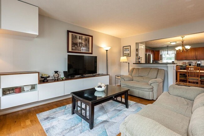 Foto del edificio - Updated 3 Bedroom 2.5Bath Townhouse in Harrisonburg