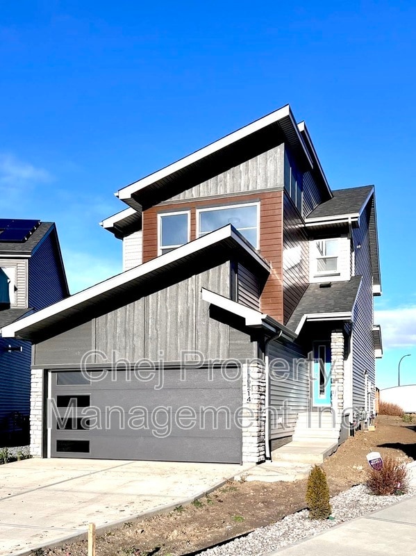 Photo du bâtiment - 19214-1922A 22A Ave NW