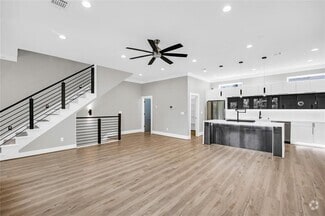 Building Photo - 604 W 28th St