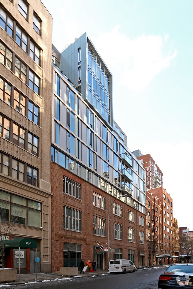 Building Photo - 246 W 17th St