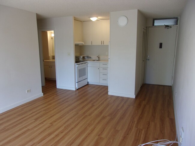 Building Photo - C0386 - ALA WAI TOWNHOUSE