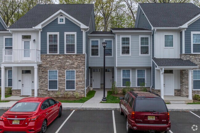 Entrada - Cornerstone at Montvale