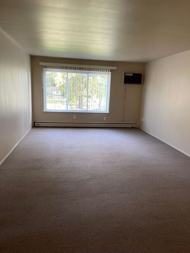 Foto del edificio - Section 8 Approved - Heat Included- Security Deposit Waiver Program