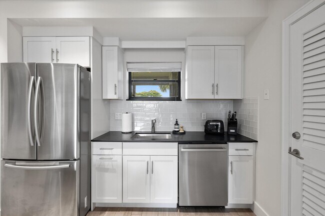 Building Photo - 11818 Pebblewood Dr