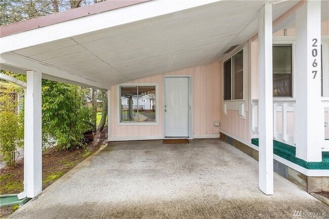 Building Photo - 2067 Victoria Ave