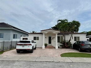Building Photo - 3331 NW 18th Terrace