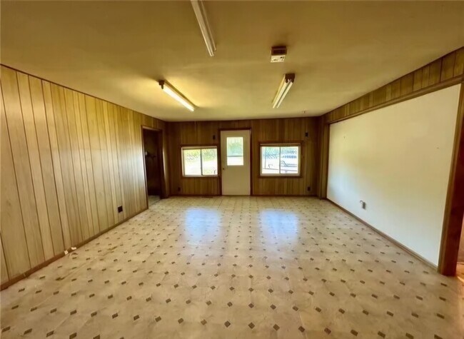 Building Photo - 3309 E Lake Paradise Rd