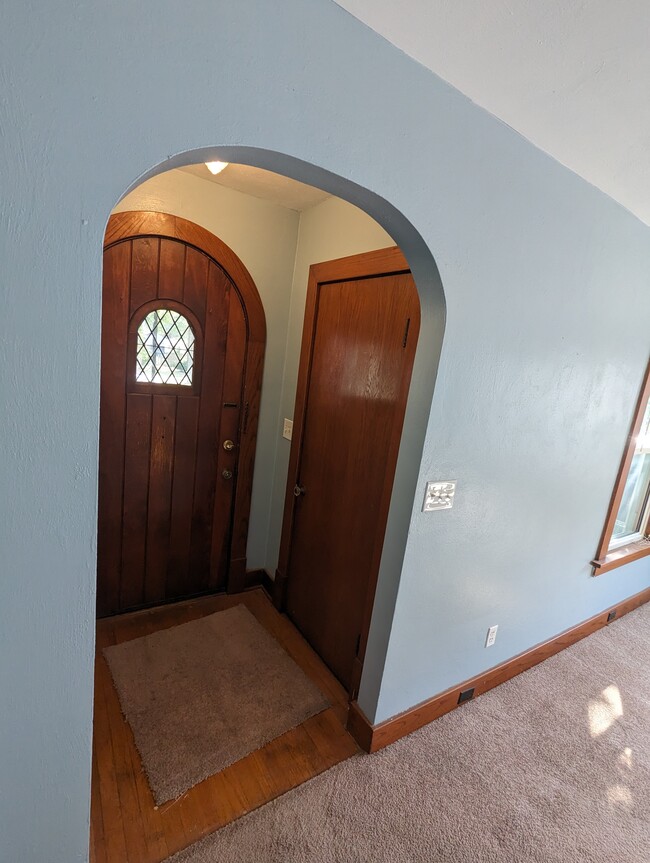 Front entry & coat closet - 1800 Washington Street