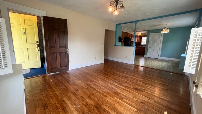 Foto del edificio - 182 Wolcott Ave