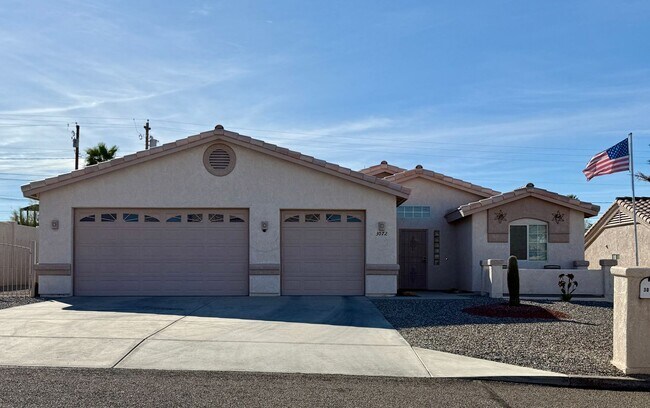 Building Photo - Short term - Summer rental - Available April through November
