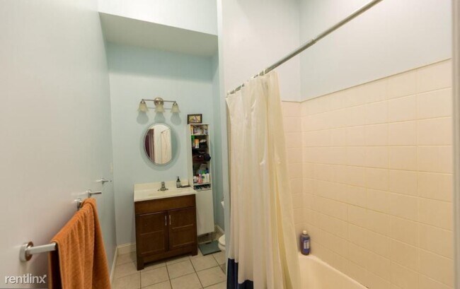 Foto del edificio - 1 br, 1 bath Triplex - 2115 Saint Paul Str...