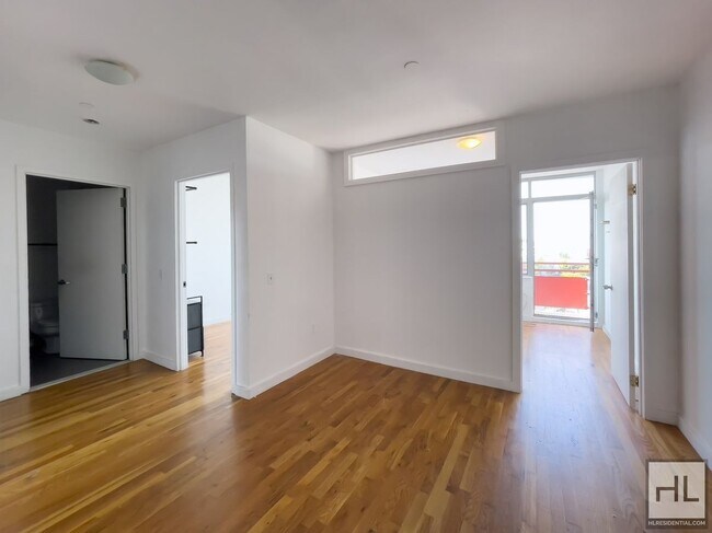 Foto del edificio - NOLL STREET / Bushwick 2-Bed 1-Bath