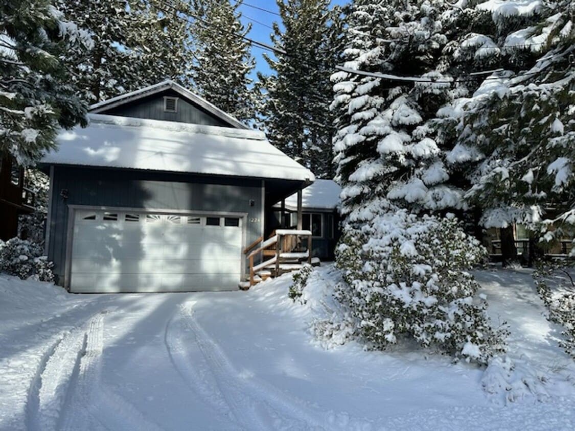Primary Photo - Large 3BR 2Bath Home with balcony availabl...