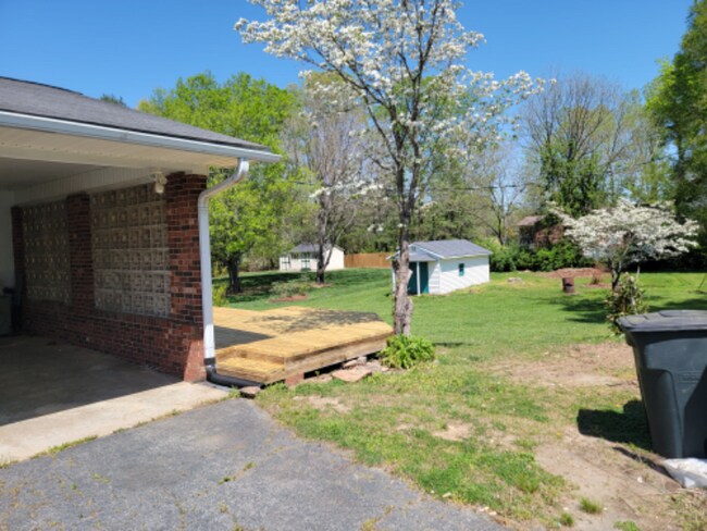 Building Photo - 1145 Quail Hollow Rd