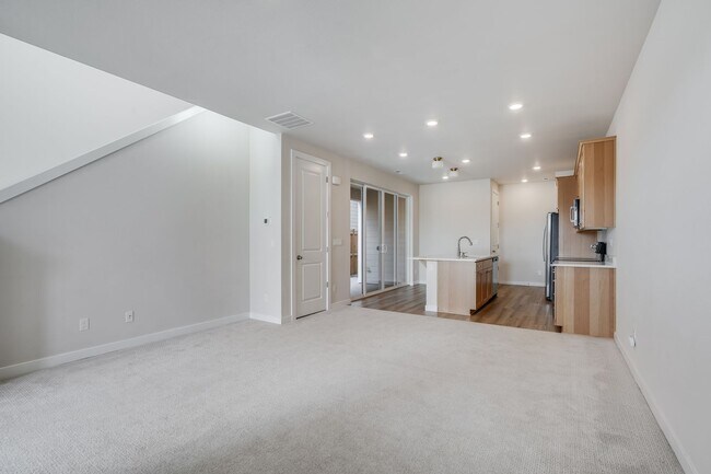 Foto del edificio - Beautiful 3 Bed, 3 Bath Rental Home in Hil...