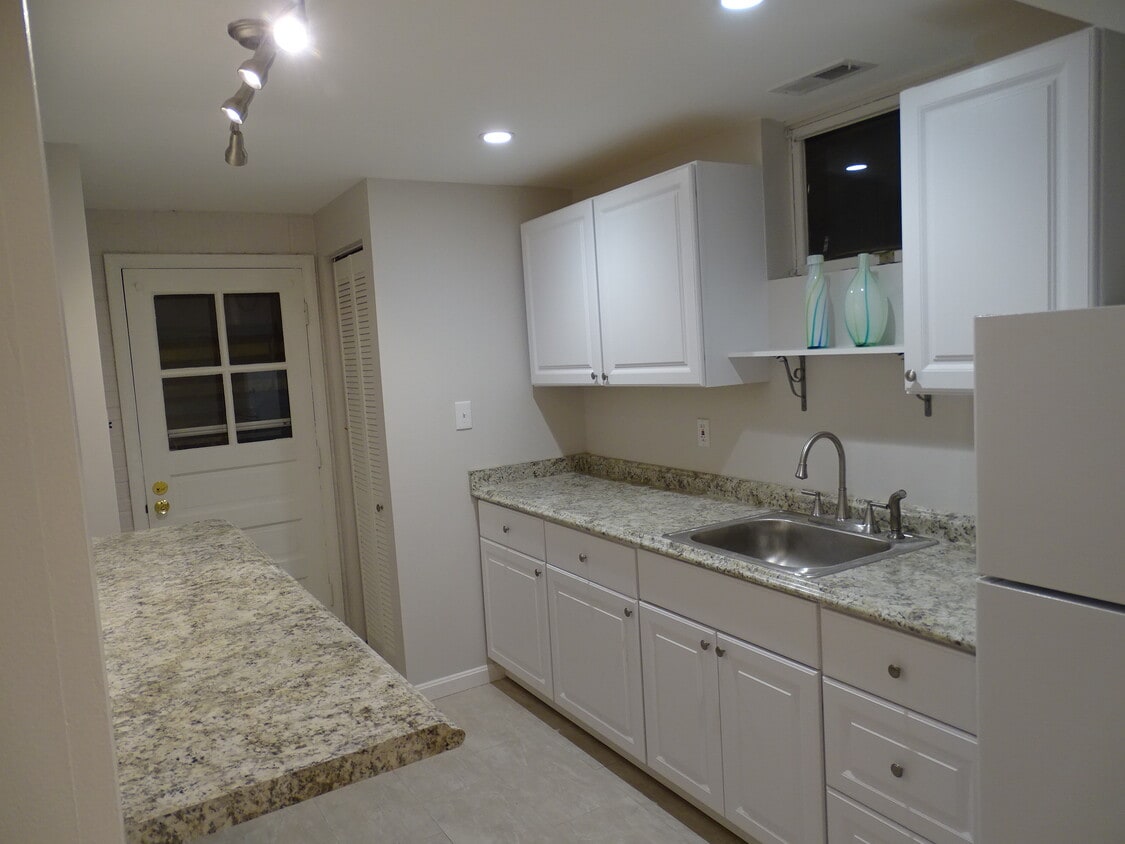 Kitchen - 5652 Barrymore Rd