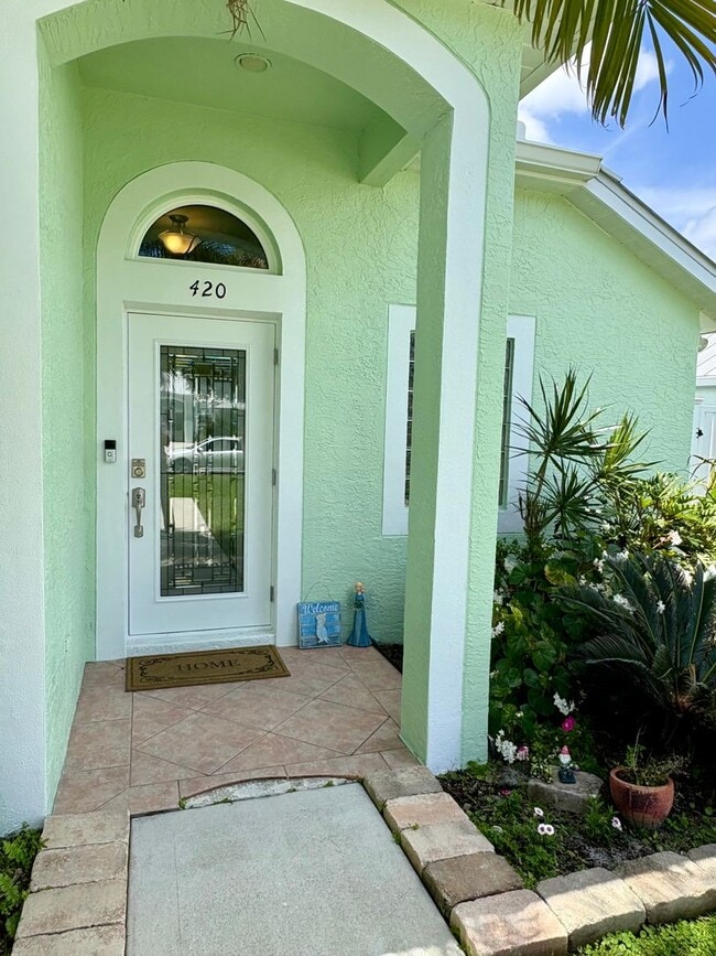 Foto del edificio - 3/2/2 with huge screened in Patio in The Pines/Jensen Beach