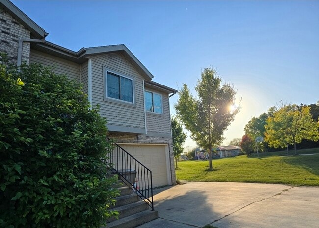 Front with view on Owl creek park - 5101 Horned Owl Dr