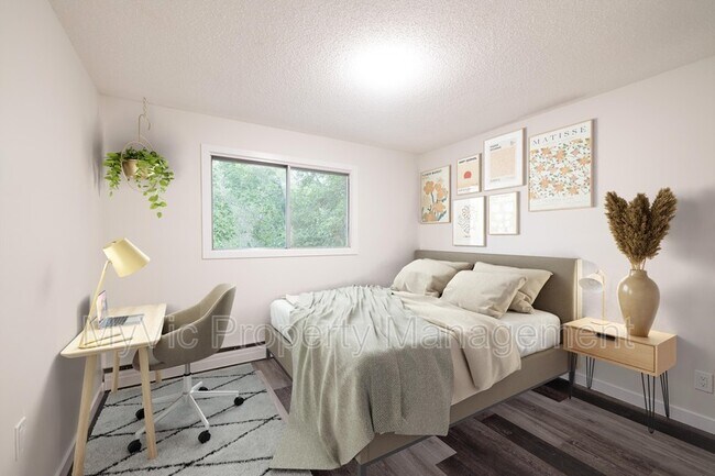 Photo du bâtiment - 9750-9782 82 Ave NW