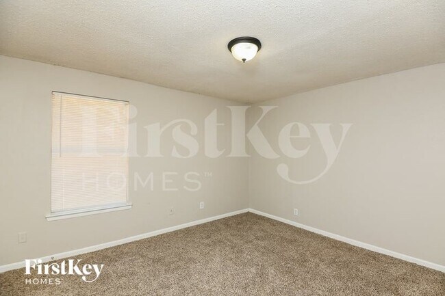 Building Photo - 841 Hackamore St