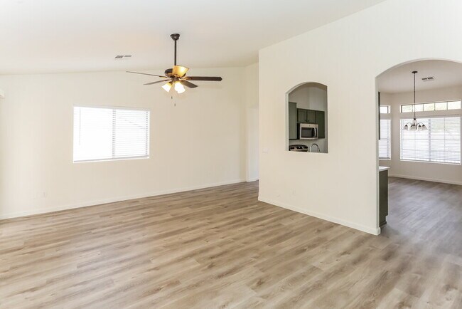 Foto del edificio - 1324 S 172nd Ln