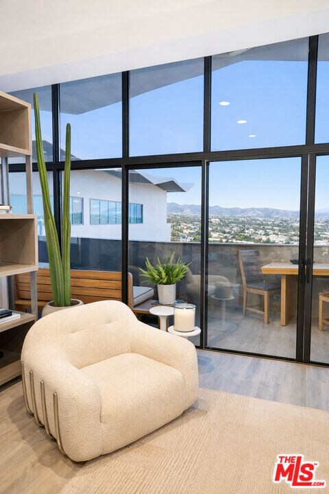 Foto del edificio - 1155 N La Cienega Blvd