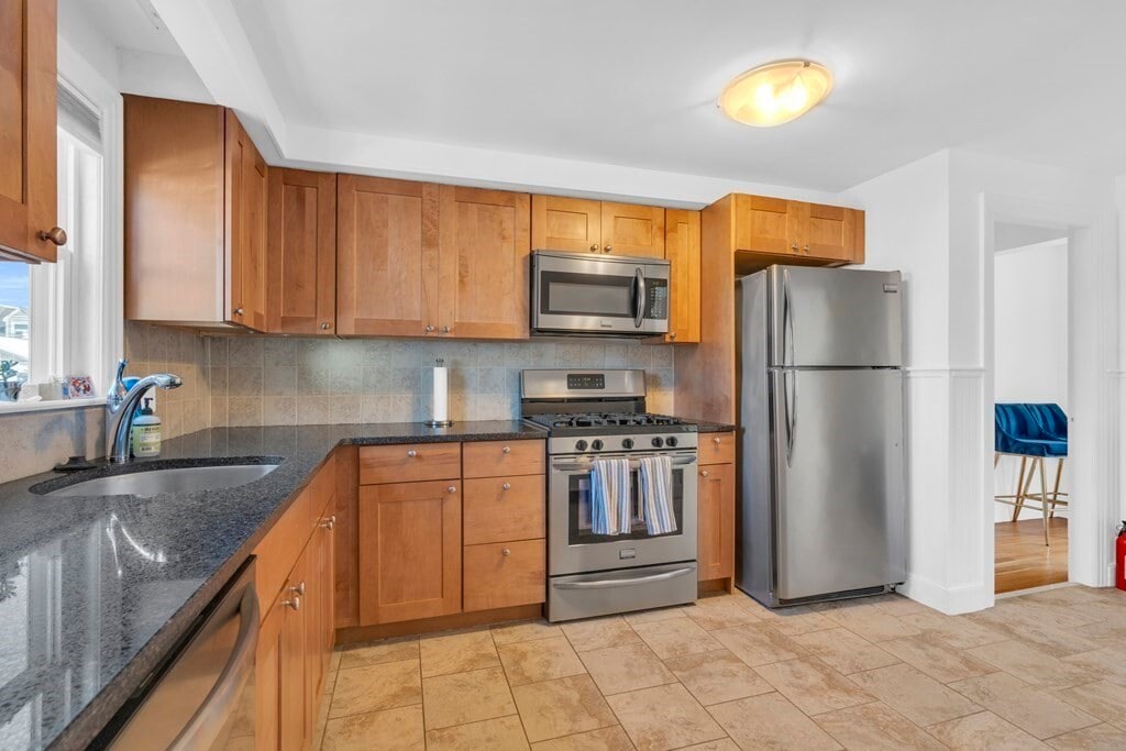 Building Photo - 903 Adams St