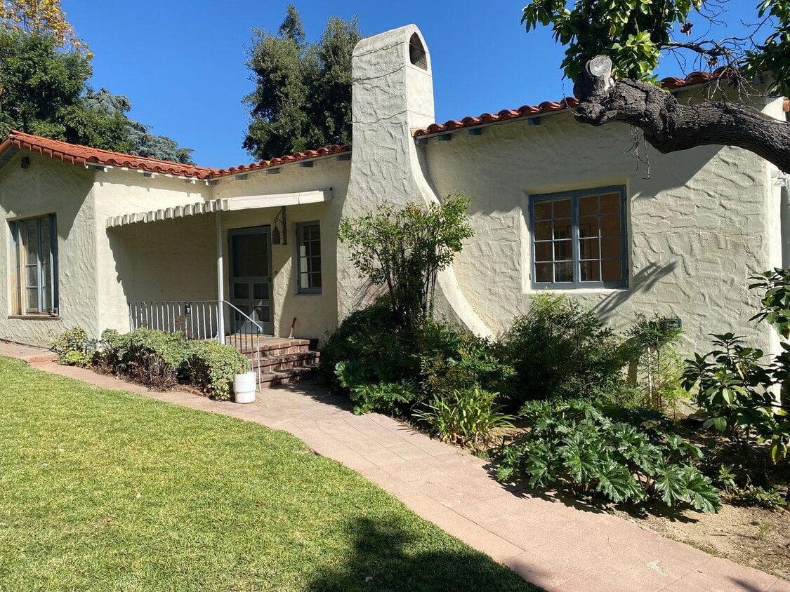 Primary Photo - Beautiful 3 bedroom 2 bathroom in La Canada