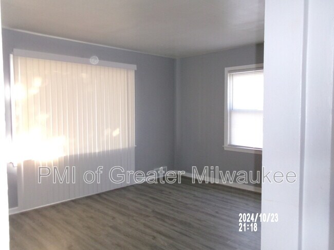 Foto del edificio - 4459 N 67th St