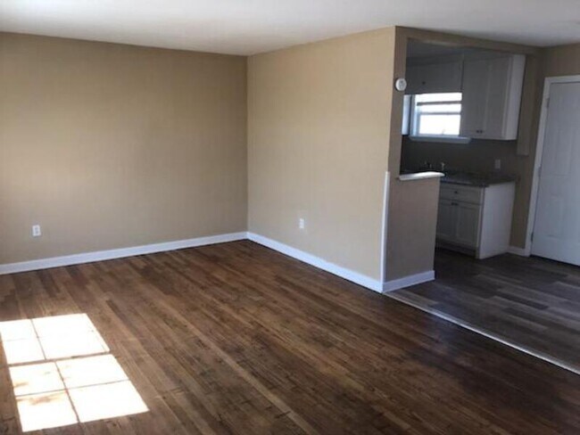 Building Photo - 708 W Stephens Dr