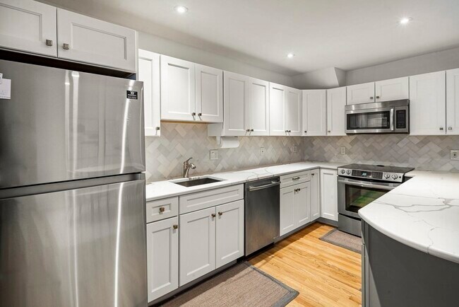 Building Photo - 60 Burroughs St