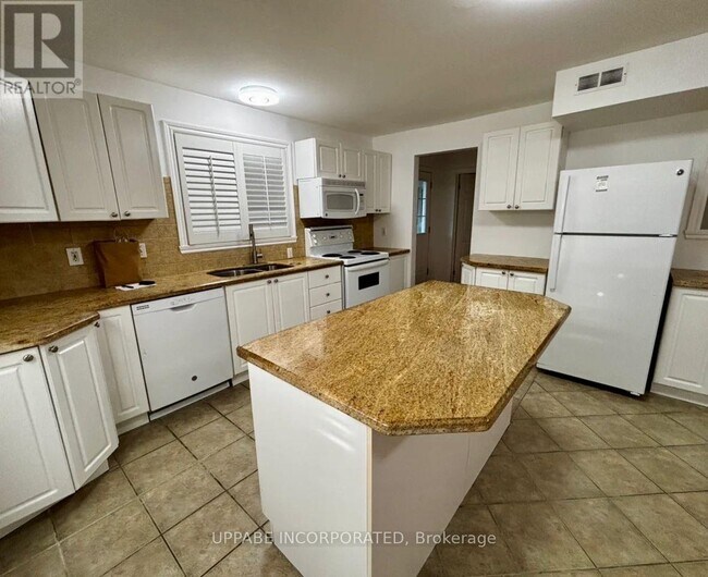 Building Photo - 225 Cobourg St