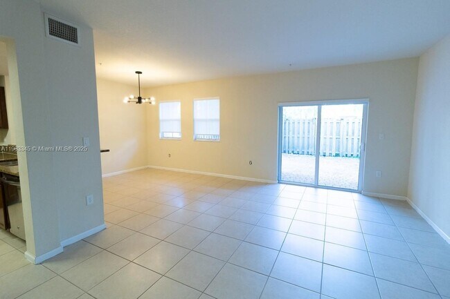 Foto del edificio - 8740 NW 97th Ave