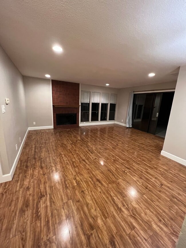 Building Photo - 2400 Shadow Ln