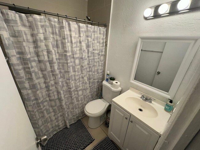 Foto del edificio - 1450 NW 24th Terrace