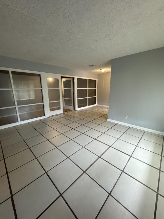 Building Photo - 3 bedroom in Jacksonville FL 32208