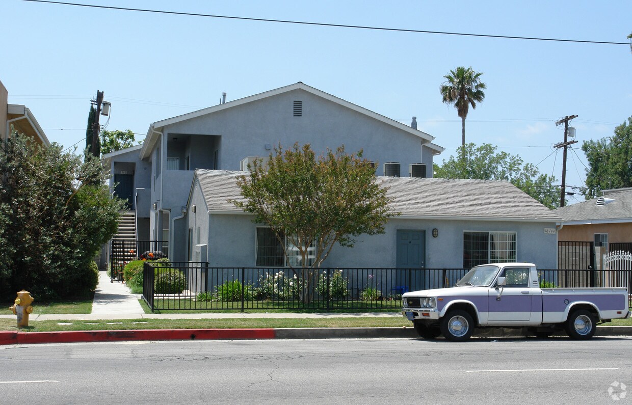 Primary Photo - 16744 Saticoy St