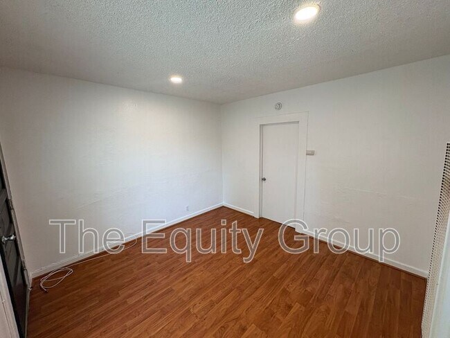 Foto del edificio - 337 N H St