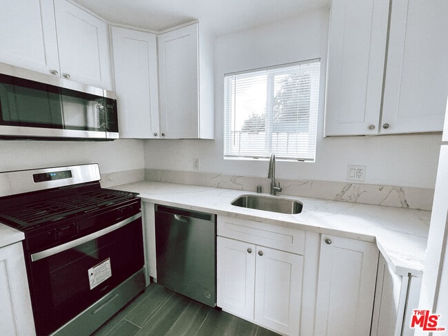 Foto del edificio - 2450 W 60th St