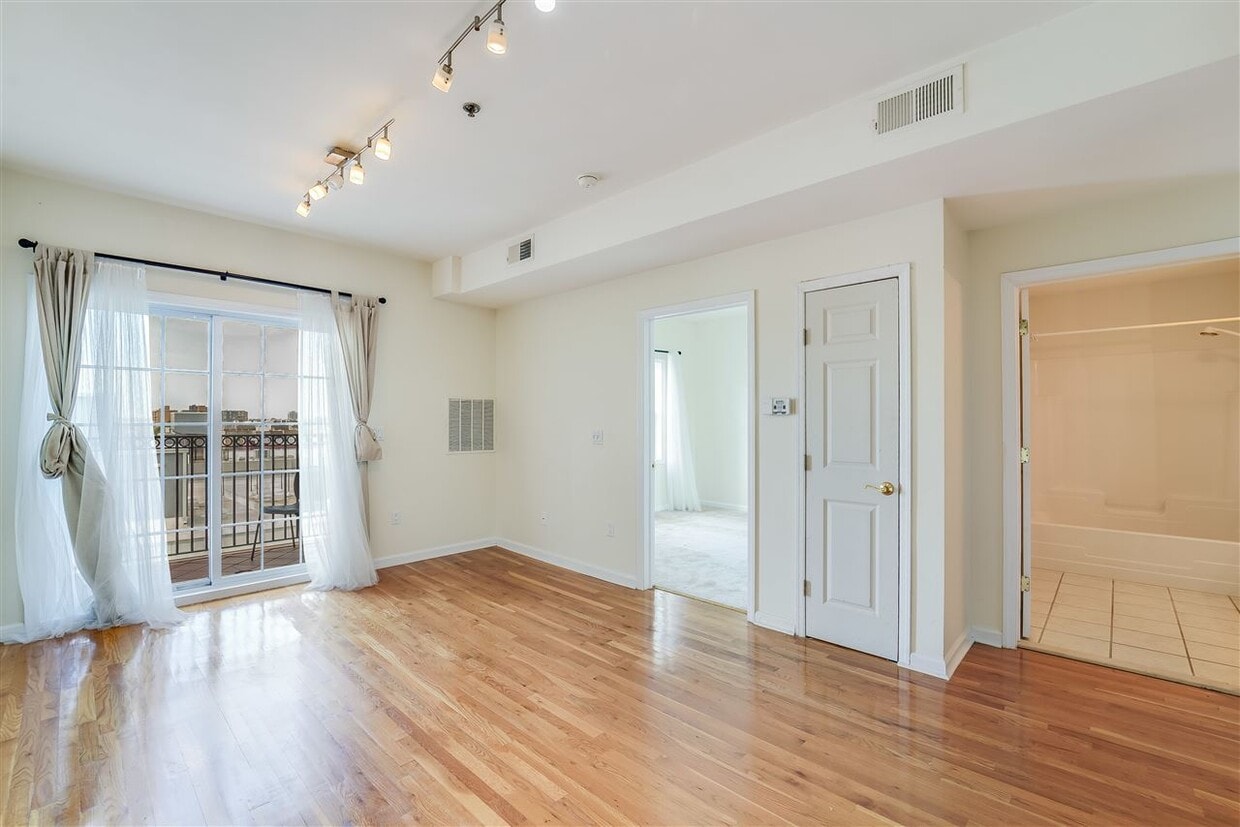 Primary Photo - 318 54th St