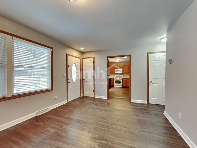 Building Photo - 132 Bush Dr