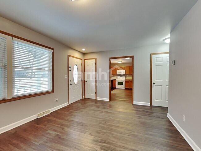 Foto del edificio - 132 Bush Dr