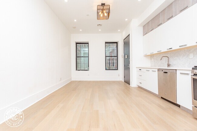 Building Photo - 601 St Marks Ave