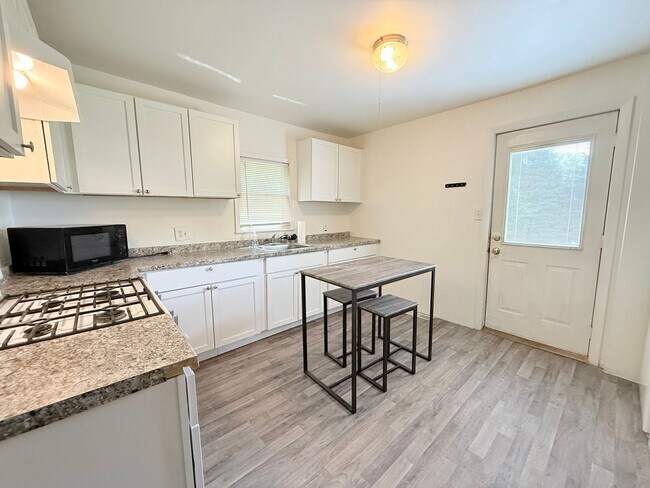 Foto del edificio - 4 Bedroom 2 Bath in Normal!