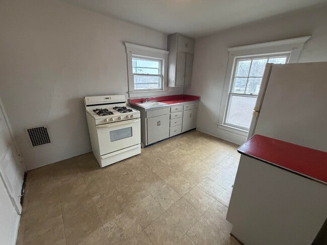 Building Photo - 528-4 Grant-