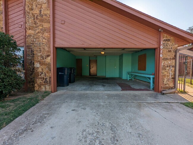 Building Photo - 1616 Julie Pl